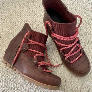 Sorel Sandy rare burgundy wedge leather booties w/ pink laces, women's size 6.5